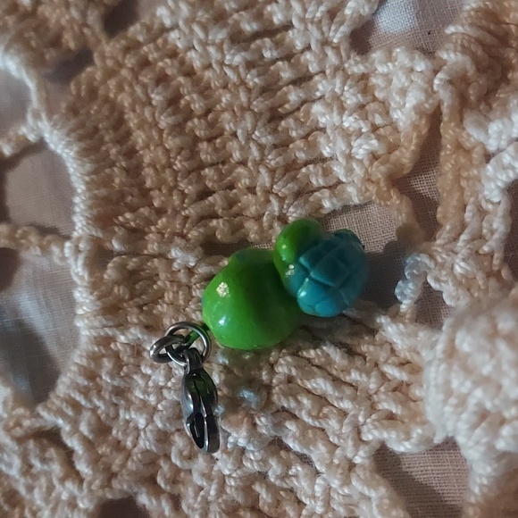 Charm u turtle Charm - Picture 2 of 3